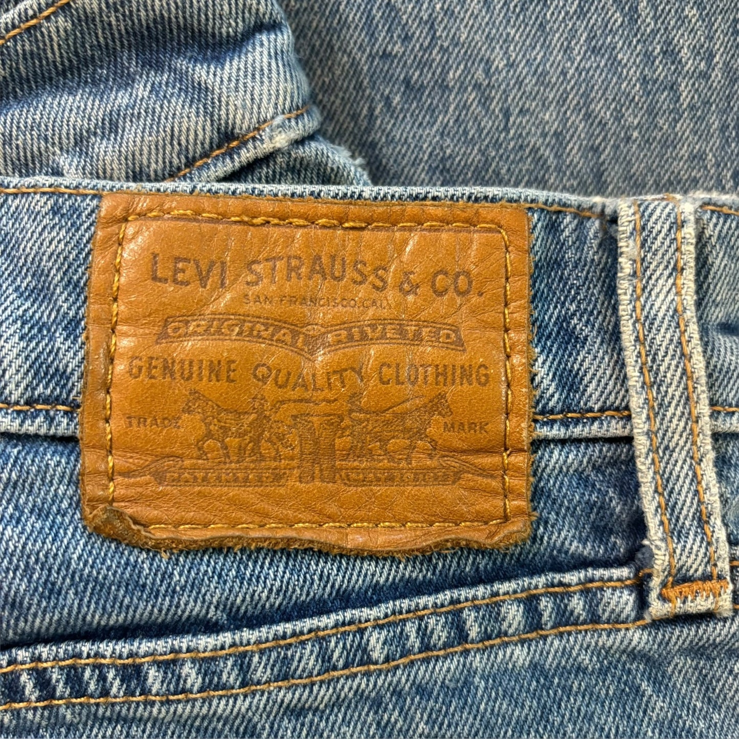 Cropped Raw Hem Levi’s